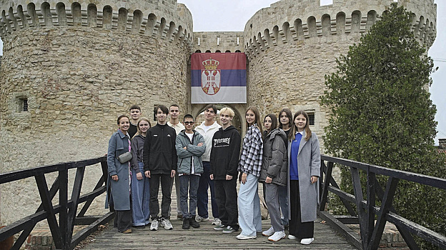 Делегация ямальских школьников отправилась в патриотическую экспедицию в Сербию