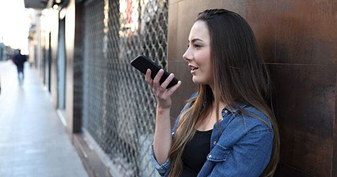 Что такое Clubhouse и почему все стремятся в него попасть