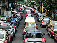 Штрафы за остановку машины на проезжей части могут увеличиться