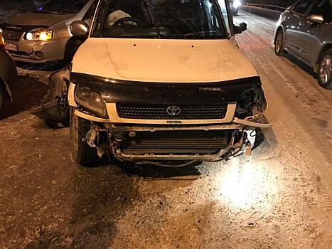 Массовое ДТП с иномарками произошло на шоссе в Новокузнецке