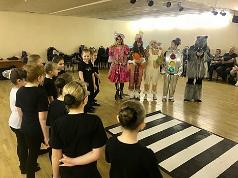Воспитанникам театра танца Хорошево-Мневников напомнили о правилах дорожного движения