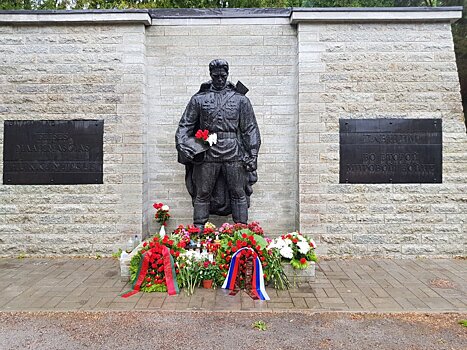 Премьер-министр Эстонии пообещала не сносить памятник советским воинам