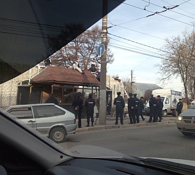 Владельцы кафе препятствуют его сносу на улице Ванеева