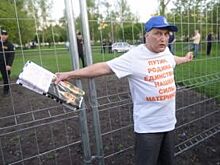 «Деда-пикета» осудили за удар полицейского бумагой