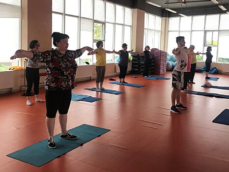 Активные пенсионеры Бабушкинского района занимаются суставной гимнастикой