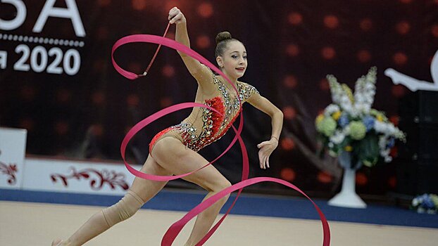 Российской гимнастке Киреевой отказали в нейтральном статусе из-за совместного фото с ребенком в военной пилотке (ТАСС)