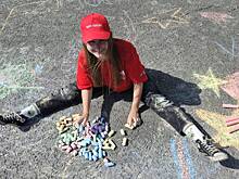 Музей Победы провел красочный флешмоб в честь Дня рисования в Москве