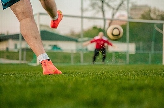 Казанские школьники могут выиграть футбольное поле рядом со своим домом