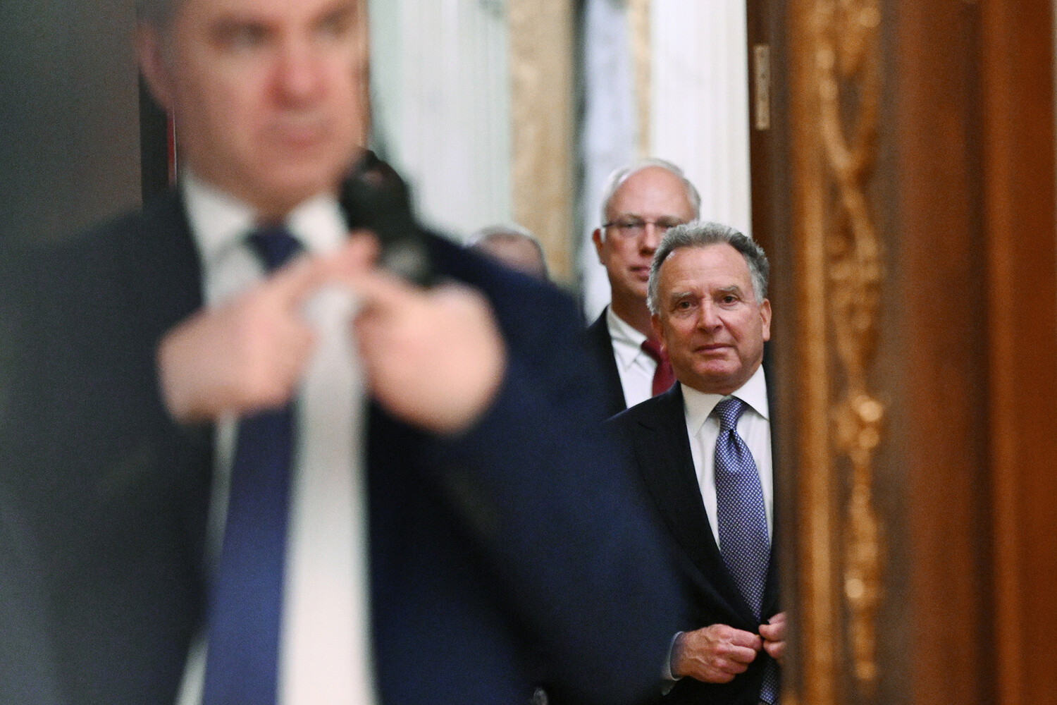 Ушаков и Уиткофф пошутили, ожидая в Кремле встречи переговорщиков с Путиным