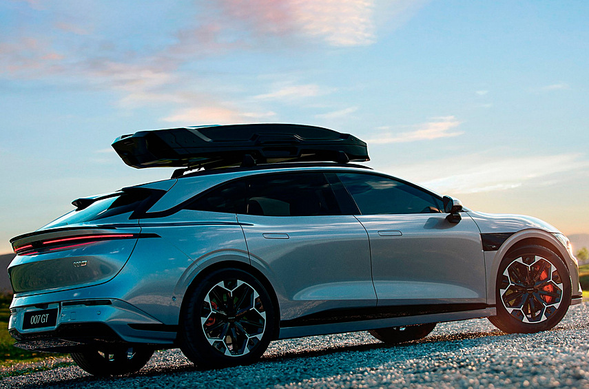 Ёмкость литий-железо-фосфатных или литий-ионных аккумуляторов составляет от 75 до 100 киловатт-часов: максимальный запас хода — 650 либо 825 километров по стандарту CLTC.