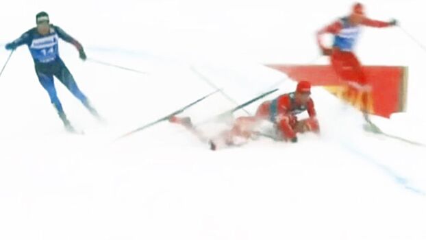 Русские лыжники завалили друг друга, но Большунов победил: видео