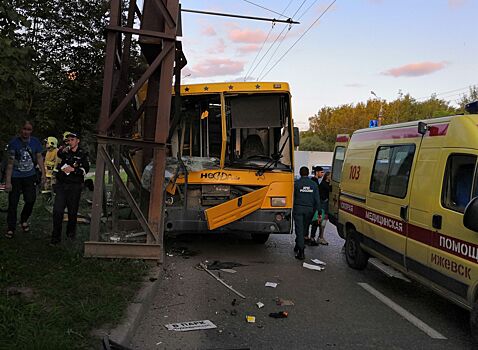 В ГИБДД назвали возможную причину ДТП с автобусом в Ижевске