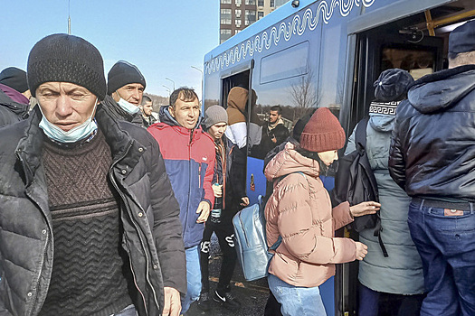 В Минздраве РФ решили урегулировать получение услуг по ОМС работающими мигрантами