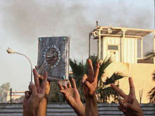 Tasnim: в Иране протестующие подожгли Коран и пытались напасть на мечеть