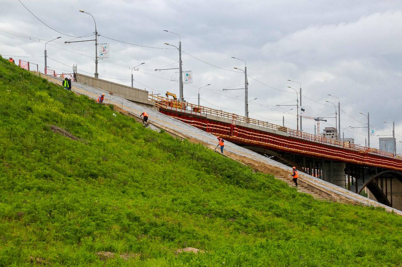 Власти Новосибирска пригрозили расторжением контрактов подрядчикам ремонта Октябрьского и Димитровского мостов