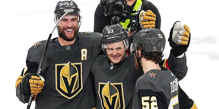 Нападающий «Вегаса» Дадонов был признан третьей звездой дня в НХЛ