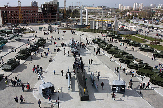 По Верхней Пышме прошли 27 машин Великой Победы из Музея военной техники УГМК