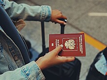Туристка, летающая по паспорту с девичьей фамилией, надеется проскочить границу