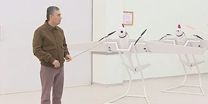Бердымухамедов посетил центр беспилотных летательных аппаратов при МВД Туркменистана