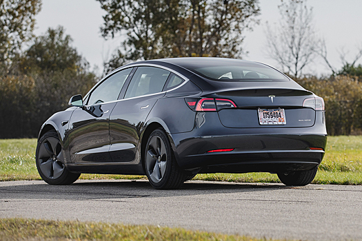 Tesla отзывает сотни тысяч электрокаров