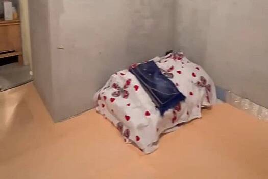 Москвичка сдала квартиру мигрантам и заявила об устроенной там «мечети»