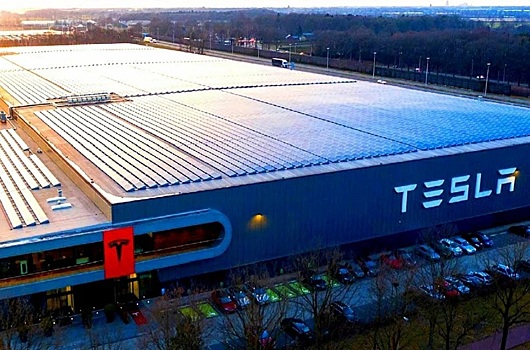 Завод Tesla в ФРГ остановился из-за поджога, ущерб компании составил 130 млн евро