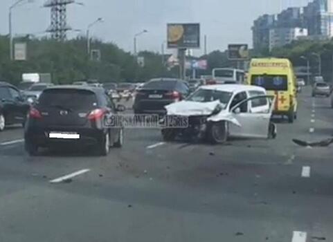 ДПС и «скорая»: авария на путепроводе во Владивостоке спровоцировала пробку