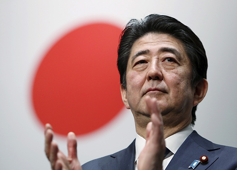 Бывший премьер-министр Японии Синдзо Абэ во время ежегодного съезда правящей Либерально-демократической партии (ЛДП) в Токио, 2016 год