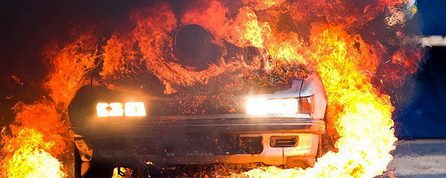 В Магнитогорске неизвестные сожгли четыре иномарки