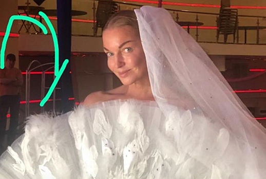 43-летняя Волочкова рассказала о грядущей свадьбе и показала «женихов»