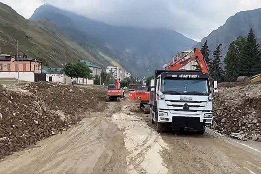 Центральную улицу Тырныауза расчистили от наносов после сошедшего селя