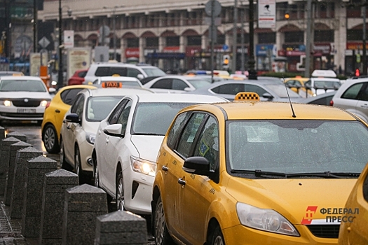 Отрасль вошла в кризис: почему в России взлетели цены на такси