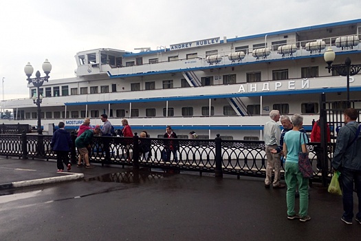В Ярославле туристы лазают на круизные теплоходы через забор: что говорят в речном пароходстве
