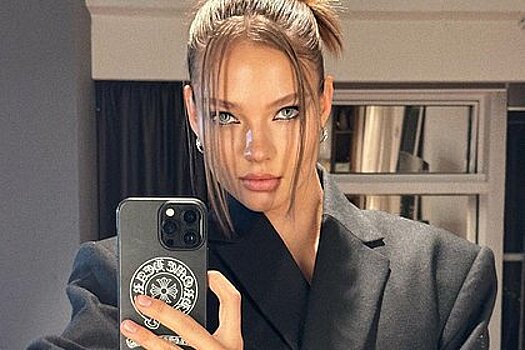 Алеся Кафельникова прошлась по подиуму в откровенном образе