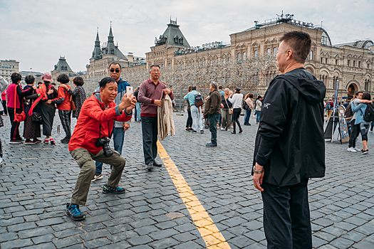Почему в России так много китайских туристов