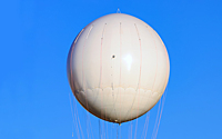 Российские пилоты заметили белый шар в небе над Москвой