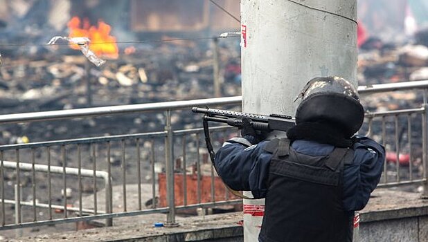 Украинские власти раздали киевлянам 10 тысяч автоматов