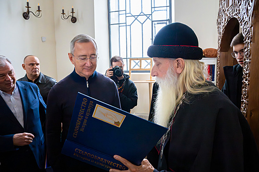 Владислав Шапша наградил главу старообрядческой церкви