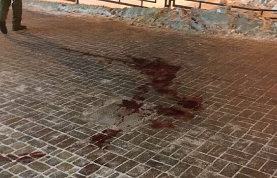 Парня вытащили с того света: в центре Екатеринбурга устроили поножовщину