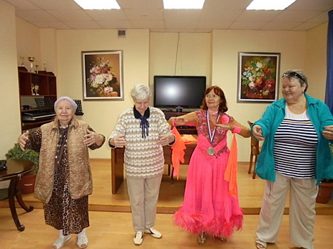 Урок бальных танцев состоялся в стенах Центра соцобслуживания «Сокольники»
