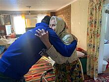 Волонтеры "Единой России" поздравили ветеранов Снежного с Днем защитника Отечества