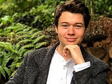 Суд признал актера "Полового воспитания" Вествуда виновным в 26 преступлениях