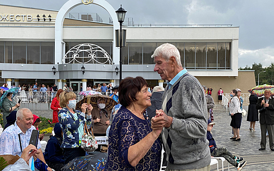 В Рязани в День города наградили семейные пары, прожившие вместе более 40 лет