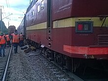 В Амурской области автомобиль столкнулся с электровозом