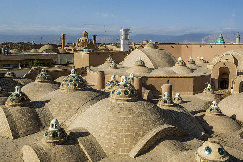 Крыши традиционной бани султана Амира Ахмада в городе Кашане. Были построены в XVI веке.  
