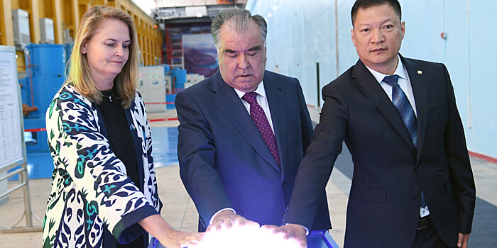 Эмомали Рахмон запустил завод по производству удобрений и агрегат Сарбандской ГЭС в Таджикистане
