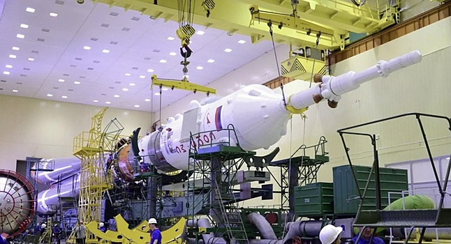 Ракету с «Союзом МС-28» вывезли на стартовый стол Байконура