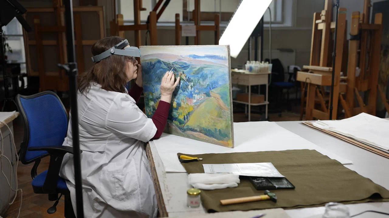 В Русском музее завершили реставрацию картин Таганрогского музея, пострадавших при ракетном ударе