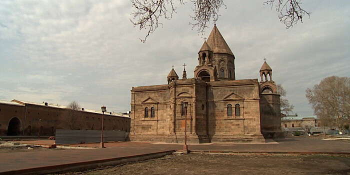 Город эчмиадзин церковь фото после ремонта