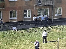 Женщина разбилась насмерть при падении из окна в Новокузнецке